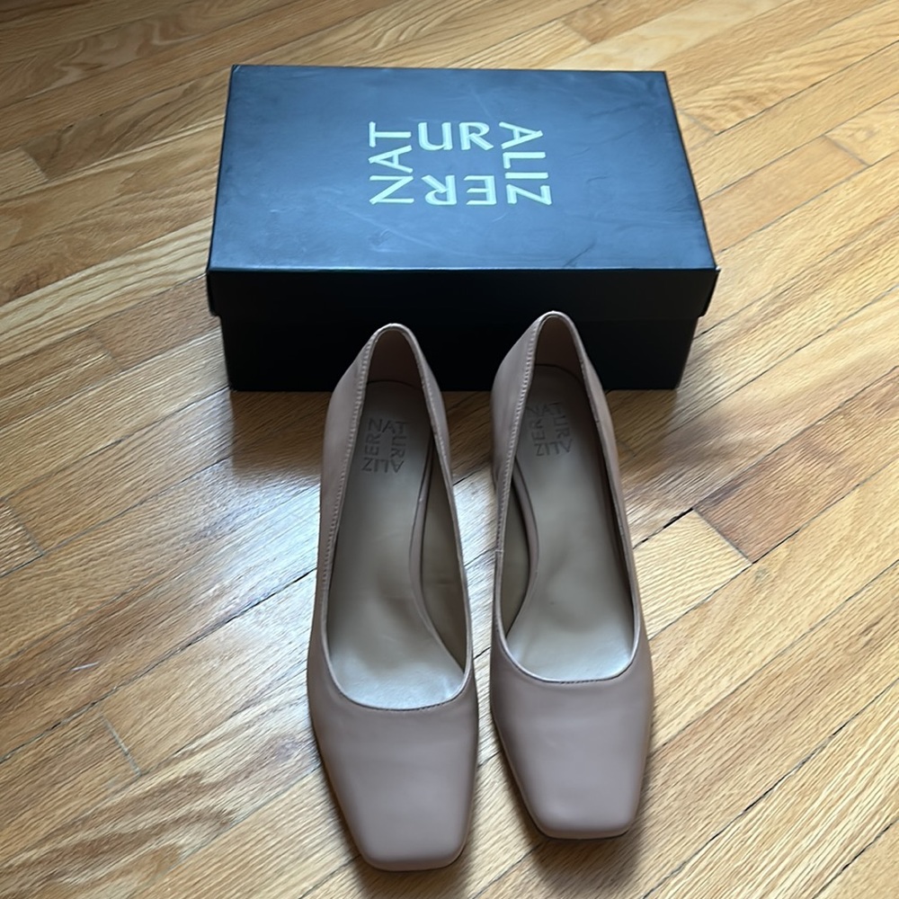 NIB NUDE leather Naturalizer karina square toe pumps